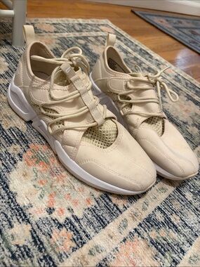 Fabletics Neutral Beige Athletic Sneaker - Lightweight Comfort